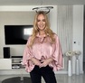 Abbey blúz púder – Innova Fashion